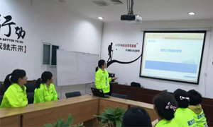 服务于心，管理于人——安徽淮南店职场礼仪与服务管理培训 